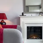 Charming New 1Br Flat Wterrace, Shepherd\'S Bush