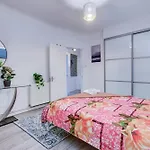 Lovely 2- Bedroom Apartment In Central London