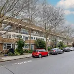 Excellent 3-Bed Flat In Elephant & Castle