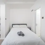 Heart Of Dalston- Trendy Compact Studio Flat