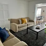 Modern Four Bedroom Semi-Detached House With Off Street Parking 8 Min Drive To Wembley Stadium, 5 Miles To Central London