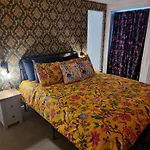 Entire Ground Floor Flat, Free Off-Street Parking And Large Garden