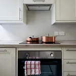 Luxury & Stylist Suite Near London Victoria