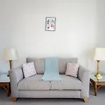 Luxury & Stylist Suite Near London Victoria