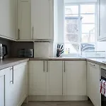 Luxury & Stylist Suite Near London Victoria