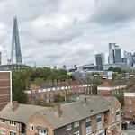 Stylish Central 2Br Flat Bridge Views