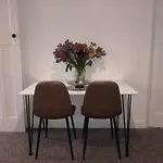 Beautiful 1-Bed Apartment With Garden In London