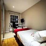 Wades Place E14