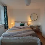Spacious 3 Bed Flat Opp Springfield Park, Hackney.