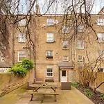 Kensington Apartment Central London With Garden