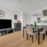 Mysquare Commercial Street Apartment