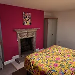 Entire Ground Floor Flat, Free Off-Street Parking And Large Garden