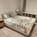 2/3 Bedroom Flat, Chelsea Free Parking