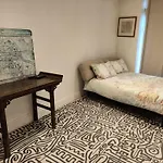 2/3 Bedroom Flat, Chelsea Free Parking
