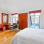 Baker Street Suite
