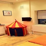 Lyall Apartment Hotel