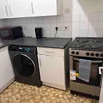 Charming 1-Bed Apartment In London