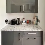 Central 2 Bed Property Near Nine Elms Station