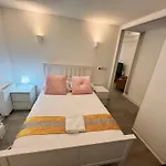 Hyde Park Two Bedroom Suite