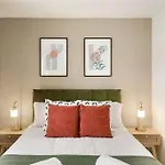 Cosy & Modern Property In London - Sleeps Up To 5