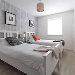 Spacious Central Family Apartment