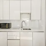 Monthly Stays! 2 Bedroom Apartment Short Term Rental & Flexible Renting Canary Wharf With Free Parking