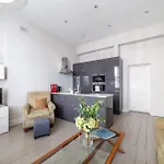 Prime Location - Stylish Apartment In Barons Court