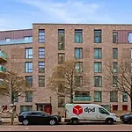 Cosy Stay Near O2