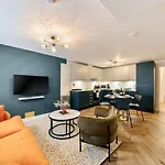 Pass The Keys Stylish London Flat With Courtyard