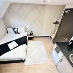 London 1 Central Studio Like A Hotel Room