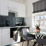 Studio Apt, 8 Min Walk From Tube 3