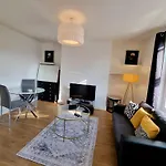 Evo View - 1 Bed Apartment - Stunning Views 3 Mins Walk Mile End Station