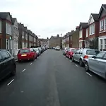 Bedroom Flat Colliers Wood