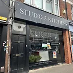 Lovely Woodford One Bedroom Apartment