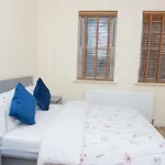 Charming 1-Bed Apartment In London