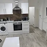 Luxury 2 Bedrooms Flat Leytonstone