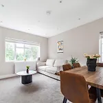 Arte Stays - Serviced Apartments For Leisure And Business - Private Parking - 12 Minutes Walking From Wembley Stadium