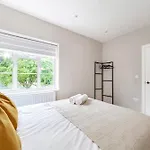 Arte Stays - Serviced Apartments For Leisure And Business - Private Parking - 12 Minutes Walking From Wembley Stadium