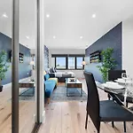 Modern One Bedroom Flat - Sleeps 5 -Near Heathrow - London Ub3