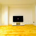 London Luxxe Apartments, Kensington & Chelsea, Central London Prime Location, With Many Stations, Westfield Shopping Centre Mins Away Walk