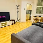 London Luxxe Apartments, Kensington & Chelsea, Central London Prime Location, With Many Stations, Westfield Shopping Centre Mins Away Walk