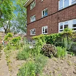 Clapham Serenity Garden Retreat With Free Parking
