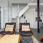 Guestready - Modern Terraced House In London