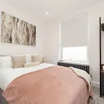 London Luxury Apartment Wandsworth