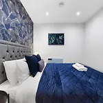 Charming 1-Bed Apartment In London