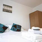 London Docklands Near Excel And London City Airport 2 Double Ensuites For Up To 4 People