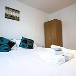 London Docklands Near Excel And London City Airport 2 Double Ensuites For Up To 4 People