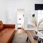 Beautiful Flat Near The Center 11 Min By Tube
