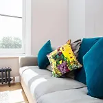 Bright Vibrant 1 Bedroom Apartment In South Hampstead