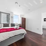 Sleep 7 Apartment 20 Mins From London Waterloo Bp65